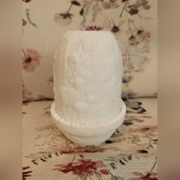 VTG Fenton Christmas Nativity Fairy Lamp Candle Holder Raised Holy Family White - Picture 1 of 8